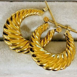 K18 ツイスト フープピアス