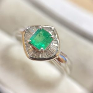 Pt900 エメラルド メレダイヤモンド リング 指輪