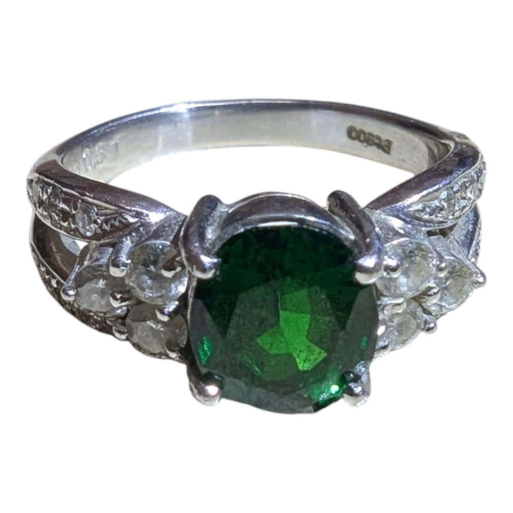 プラチナ　エメラルドリング