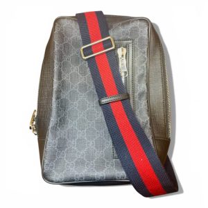 グッチのGGスプリーム スリング バックパック