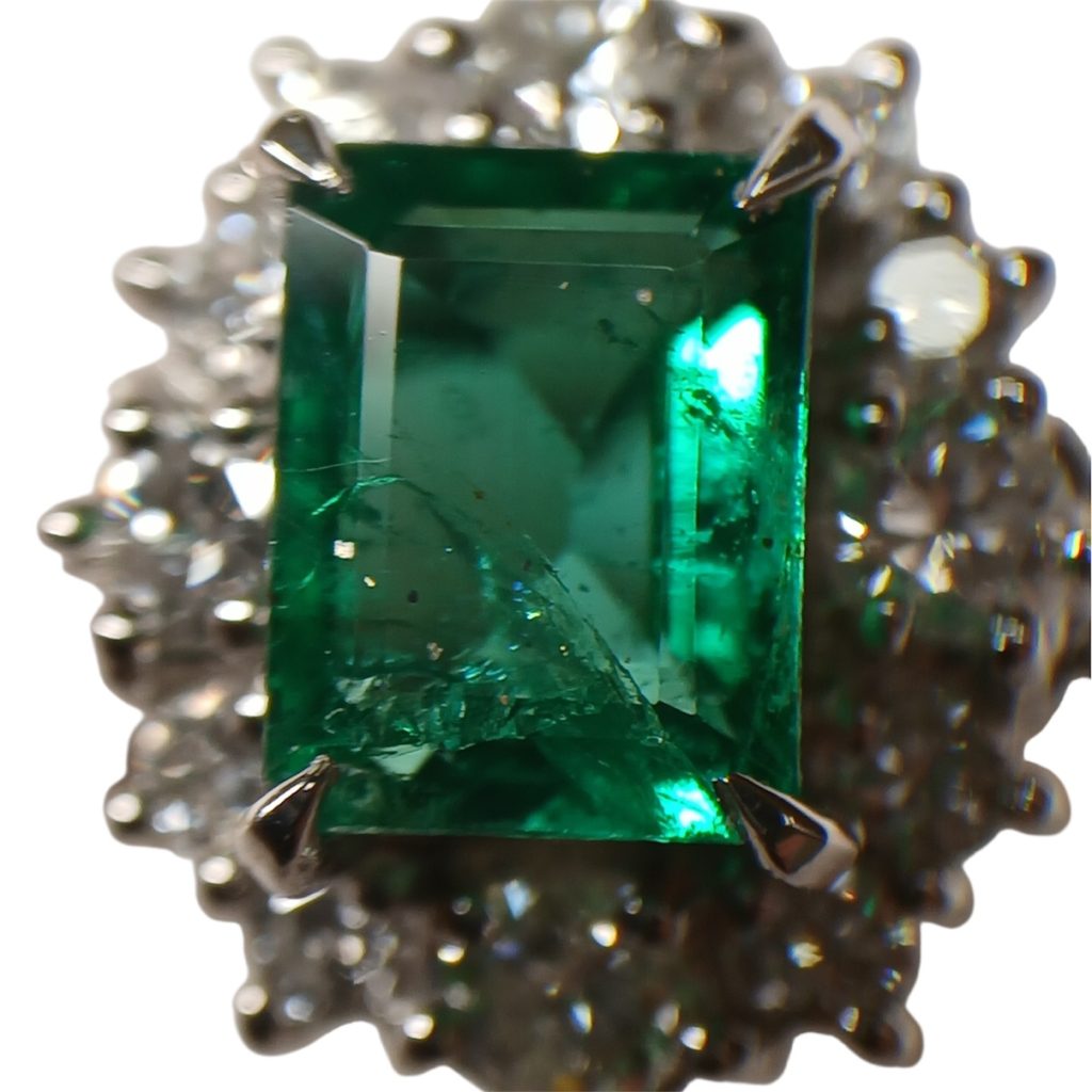Pt900 エメラルドリング（3ct・メレダイヤ付き）をお買取りしました｜函館市