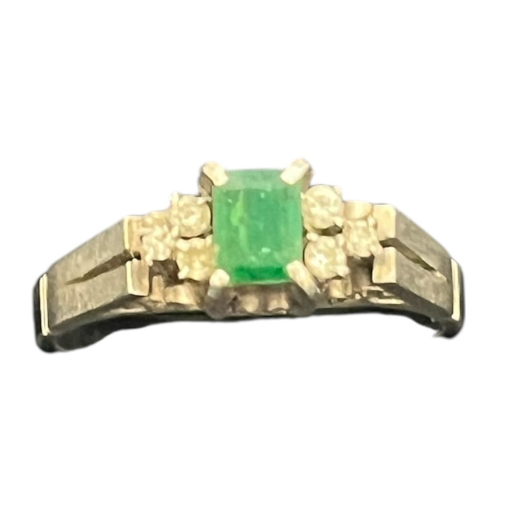 Pt900 プラチナ900 リング　石付き