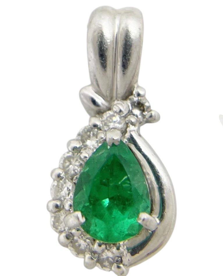 Pt900プラチナ　エメラルドダイヤモンドペンダントトップ