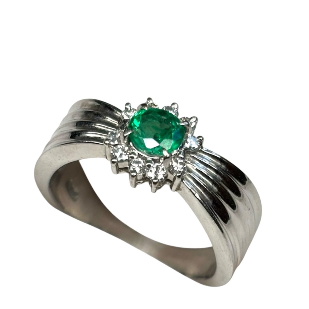 Pt900 エメラルド付きリング