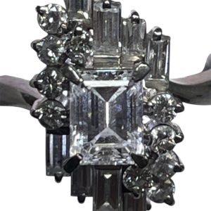 函館市でPt900エメラルドカットダイヤモンド1.7ctリングを高価買取｜デザイン性も評価