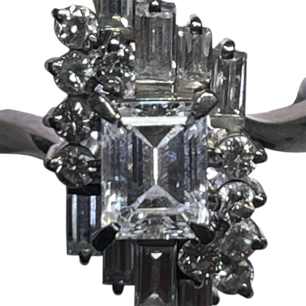 函館市でPt900エメラルドカットダイヤモンド1.7ctリングを高価買取｜デザイン性も評価