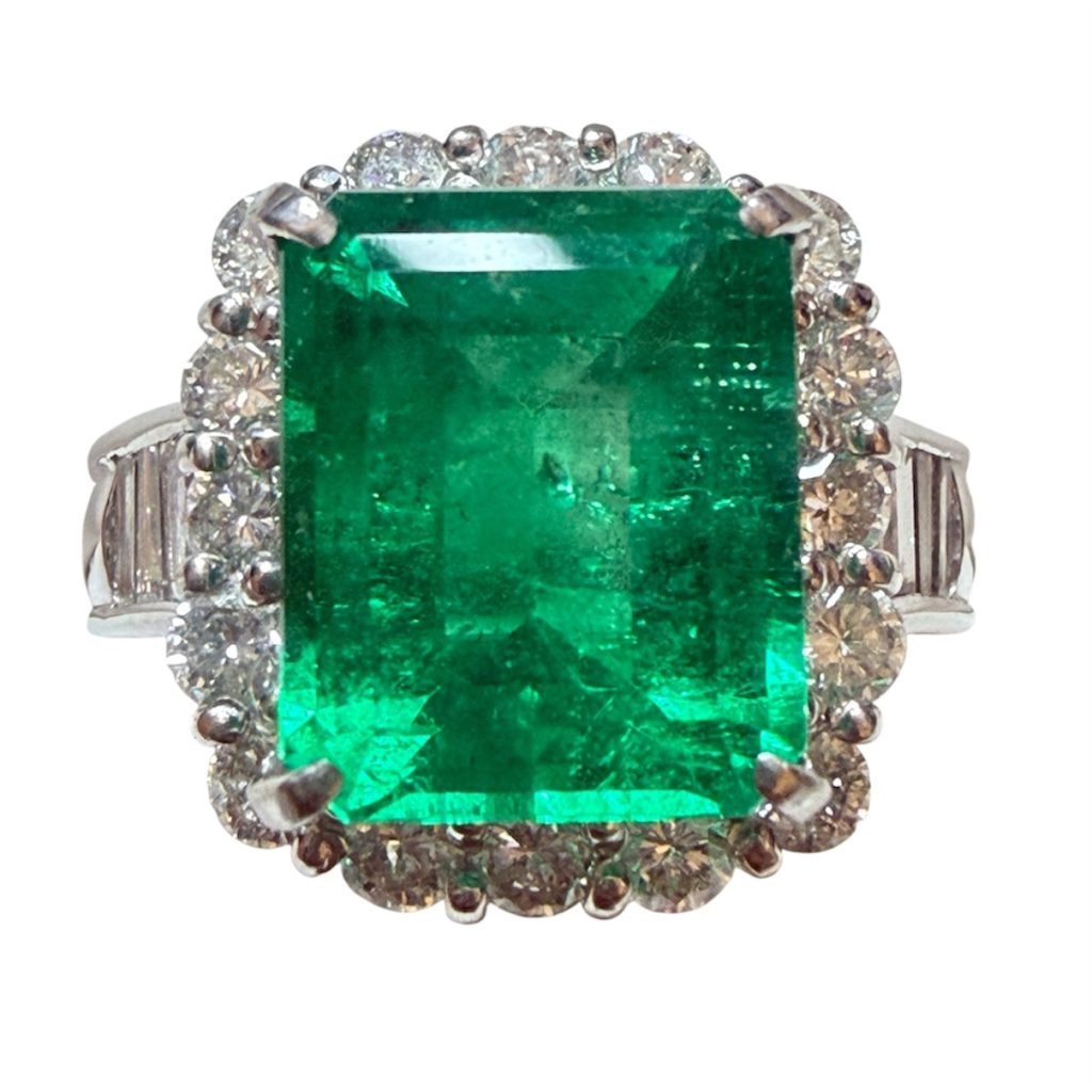 5ct超え エメラルドリング 高価買取｜登別市【買取専門店さすがやイオン登別店】大粒宝石を高評価