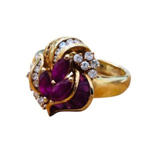 K18(18金)　ルビー1.09ct、メレダイヤ0.82ct　リング