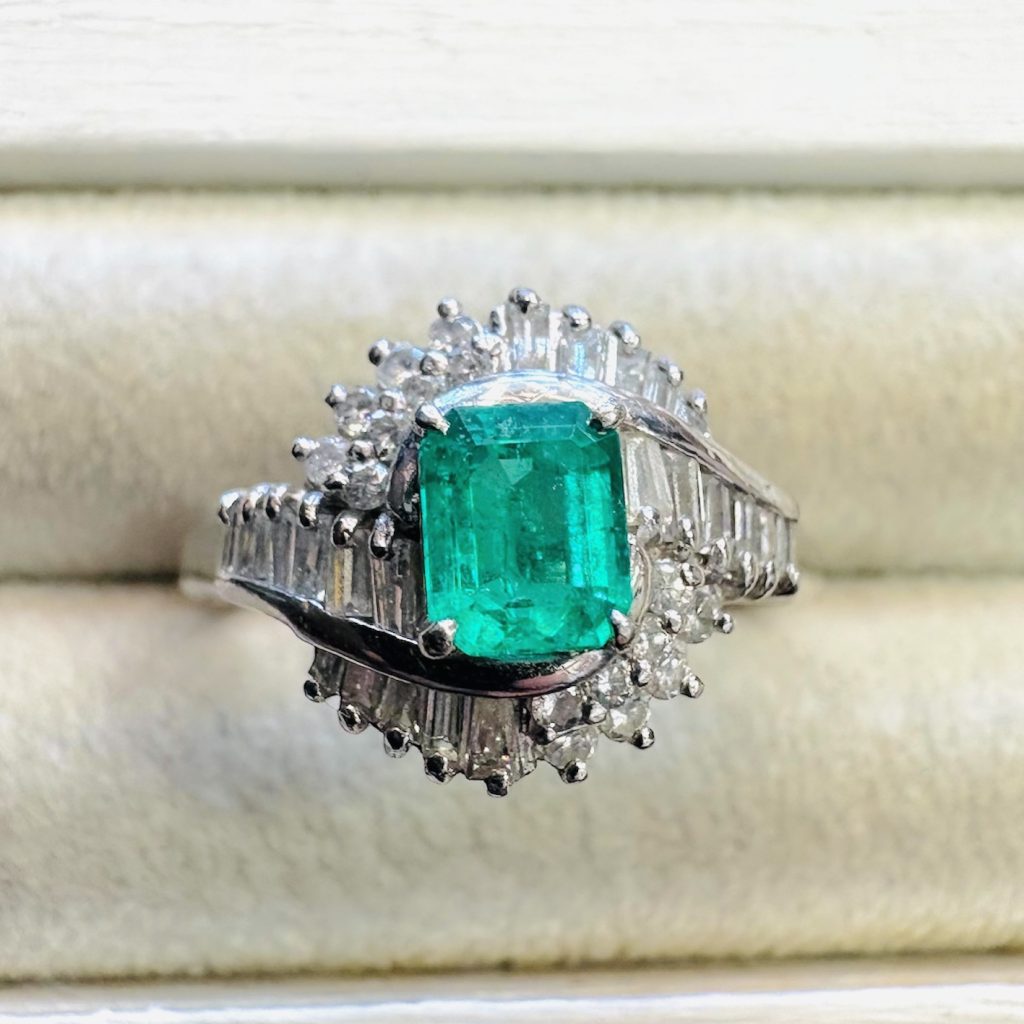 Pt900 リング エメラルド