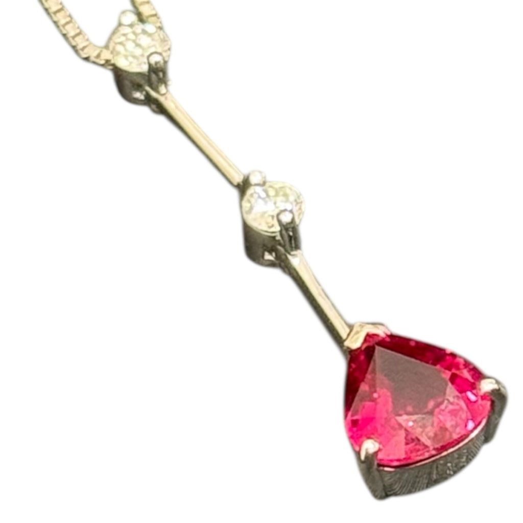 Pt900 プラチナ900 ルビー付きネックレス