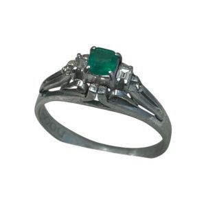 Pt900 （プラチナ）リング　エメラルド