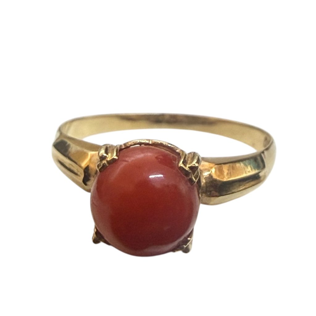 K18リング（赤珊瑚付き）