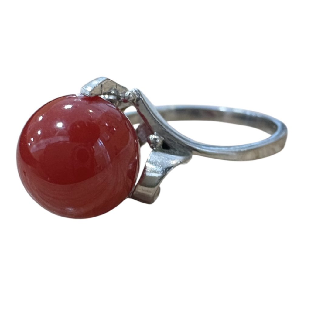 Pt900（プラチナ900）血赤珊瑚 リング