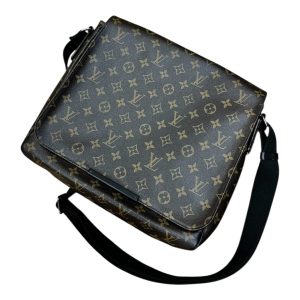 LOUIS VUITTON ルイ ヴィトン ディストリクト モノグラム ショルダーバッグ