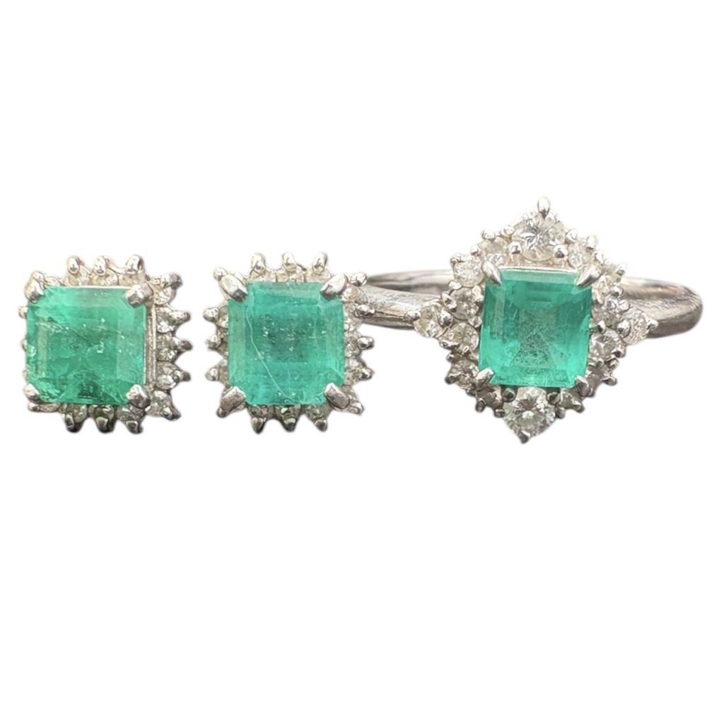 Pt900（プラチナ900）エメラルド 付き リング ピアス