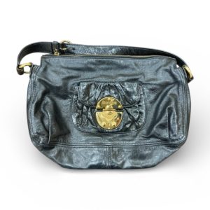 miu miu（ミュウミュウ）ブラックレザー・ショルダーバッグ（型番：122）