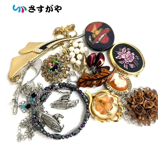 メッキ イミテーション アクセサリー ネックレス リング ブローチの 