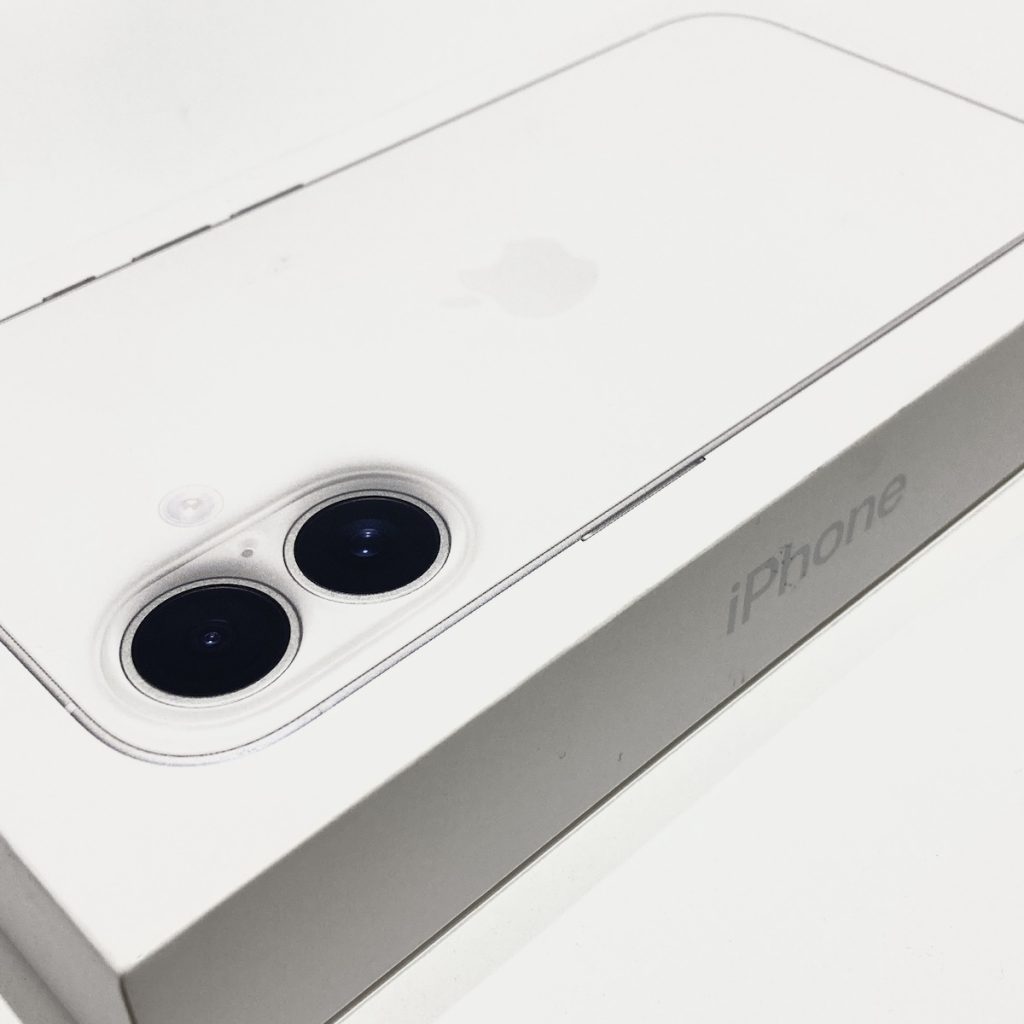 iPhone16 / 128GB / ホワイト / 黒点