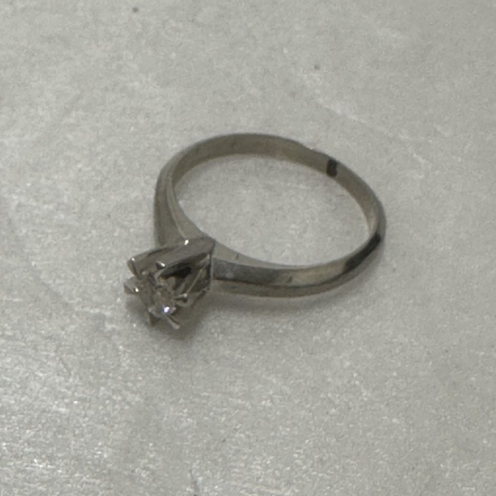 Pt900 ダイヤ付き リング