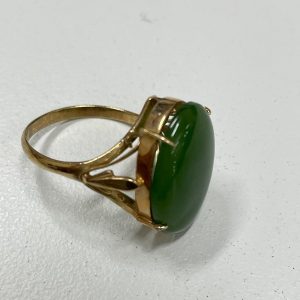 金プラチナの価格高騰中！| k18翡翠付きリングのお買い取り｜取手市藤代