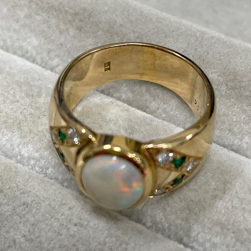 金の価格上昇中！| K18オパール付きリングの買取| 取手市小泉