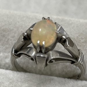 金プラチナの価格高騰中！| pt900オパール付きリングのお買い取り｜我孫子市南青山