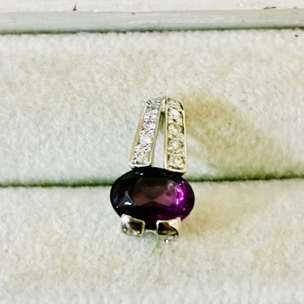 Pt900（プラチナ900）アメジスト・ダイヤモンド トップ