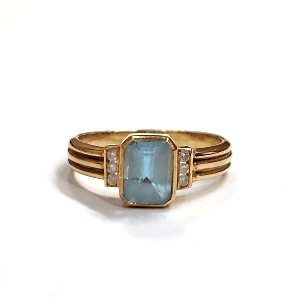 アクアマリン 0.65ct 18金 K18 リング メレダイヤ 指輪 ゴールド 高価買取 | 根室市宝林町
