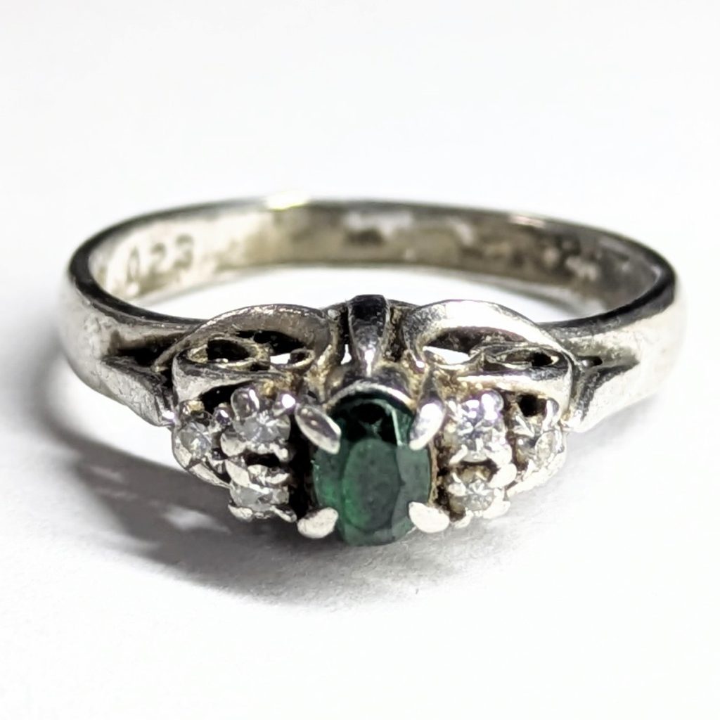 Pt900 プラチナ リング 指輪 エメラルド