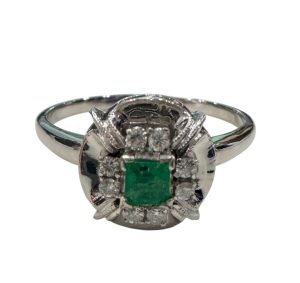 Pt850(プラチナ850)　エメラルド0.25ct、メレダイヤ0.4ct　リング