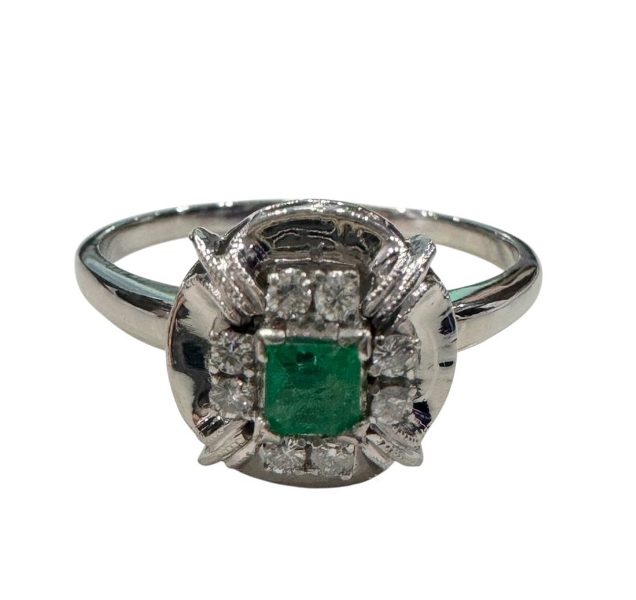 Pt850(プラチナ850)　エメラルド0.25ct、メレダイヤ0.4ct　リング