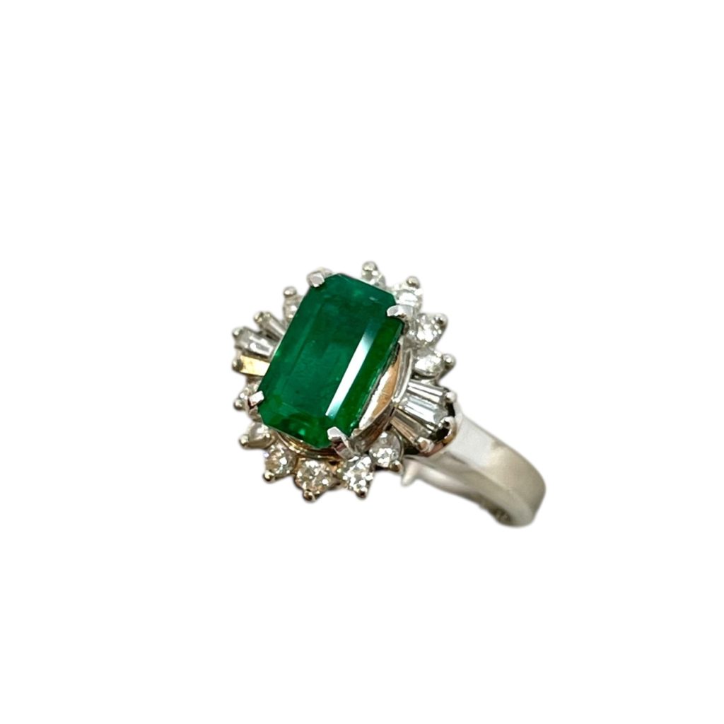 Pt900　プラチナ900　リング　エメラルド　メレダイヤ