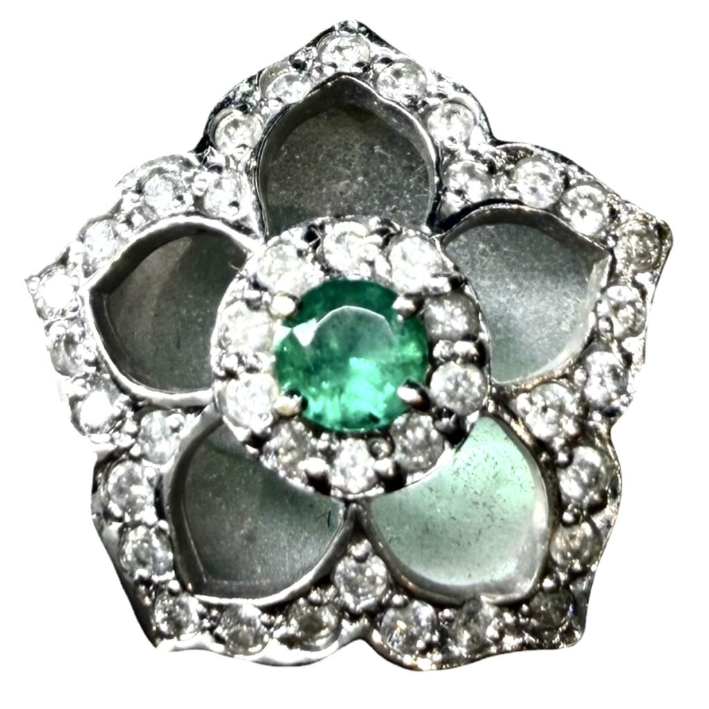 K18WG 18金ホワイトゴールド エメラルドつきリング