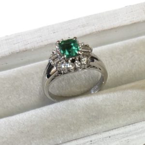 Pt900 プラチナ エメラルド メレダイヤ リング アクセサリー ジュエリー 貴金属