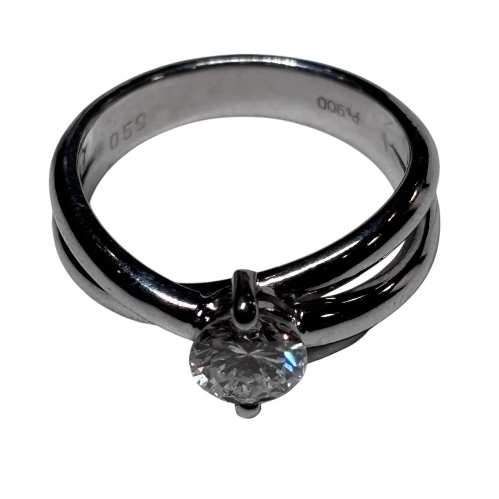 Pt900 (プラチナ900) リング 宝石付き 貴金属