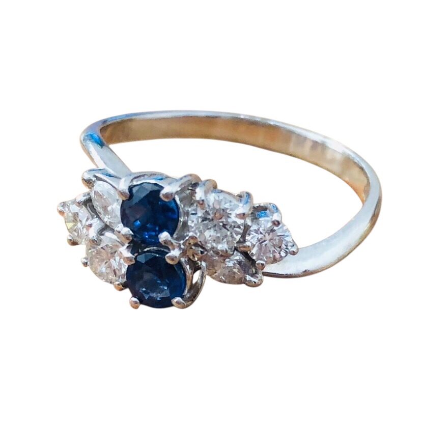 Pt900(プラチナ900)　サファイア0.55ct、メレダイヤ0.64ct　リング