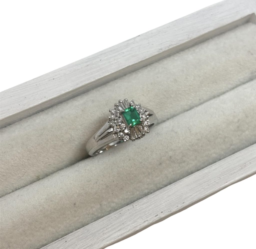 Pt900 プラチナ900 リング 指輪 エメラルド