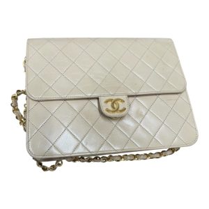 CHANEL マトラッセ チェーンショルダーバッグ ラムスキン ホワイト