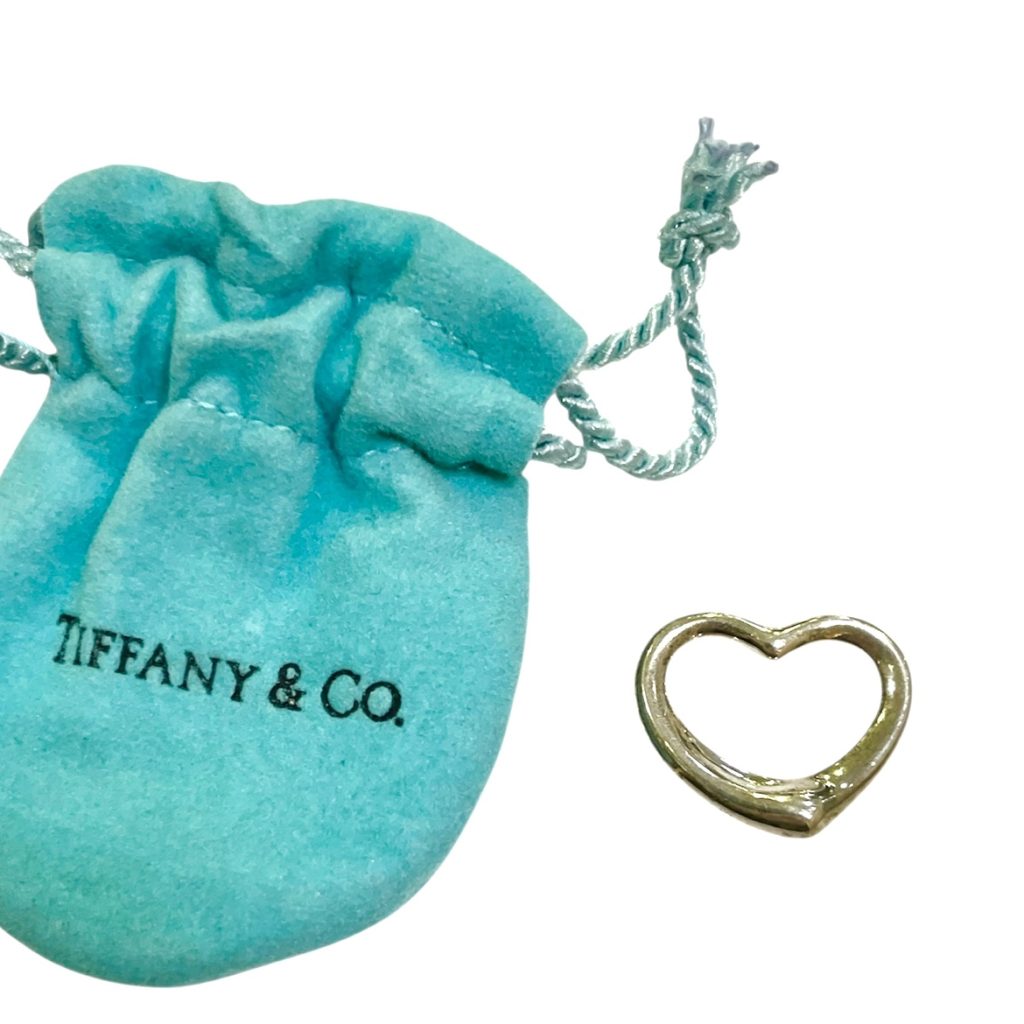 【Tiffany & Co.のハートモチーフトップ】