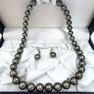 南洋黒蝶真珠ネックレス・イヤリングセット