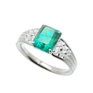 Pt900(プラチナ) エメラルド0.9ct メレ0.20ct リング