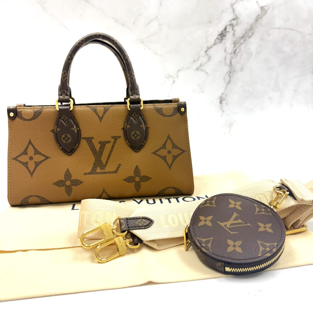 LOUIS VUITTON オンザゴーEW モノグラム・リバース ストラップ・コイン 