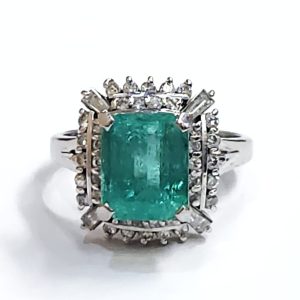 エメラルド 3.64ct プラチナ (pt900) リング メレダイヤ0.69ct  ジュエリー 高価買取 | 根室市西浜町