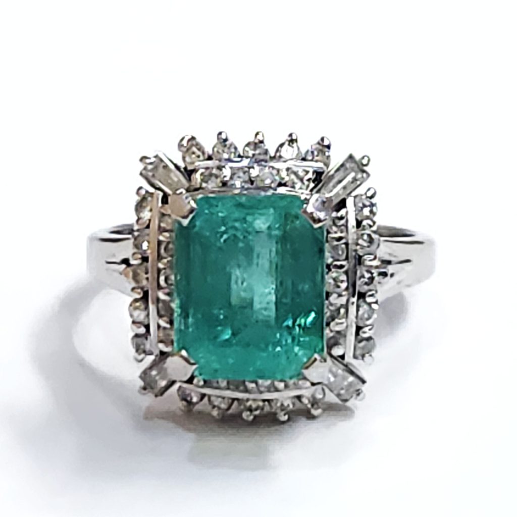 エメラルド 3.64ct プラチナ (pt900) リング メレダイヤ0.69ct  ジュエリー 高価買取 | 根室市西浜町