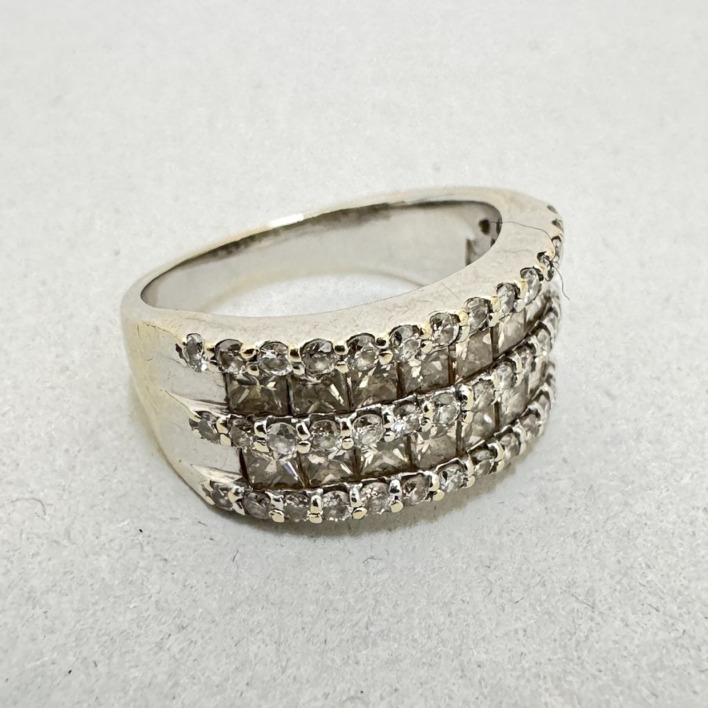 K18WG / リング / 指輪 / メレダイヤ / ダイヤモンド / 宝石