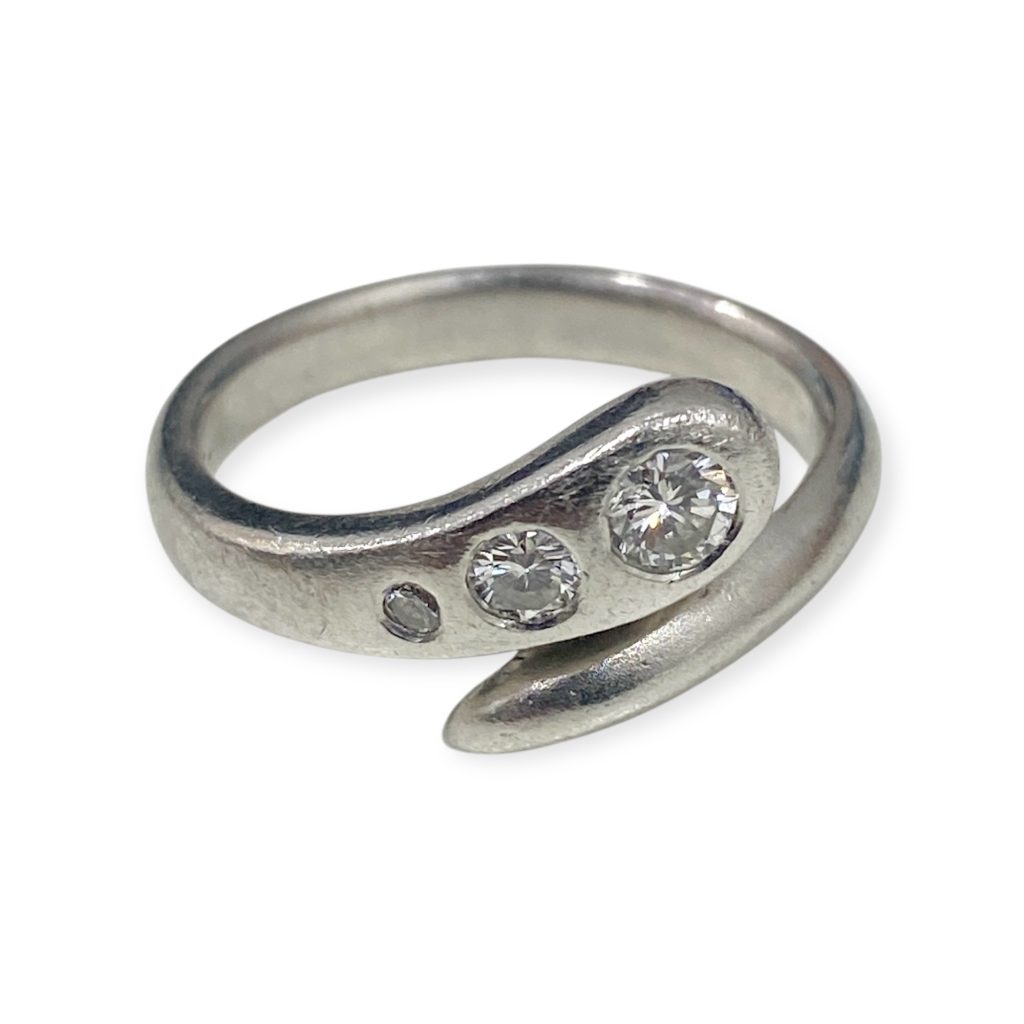 Pt900リング 3Pダイヤ