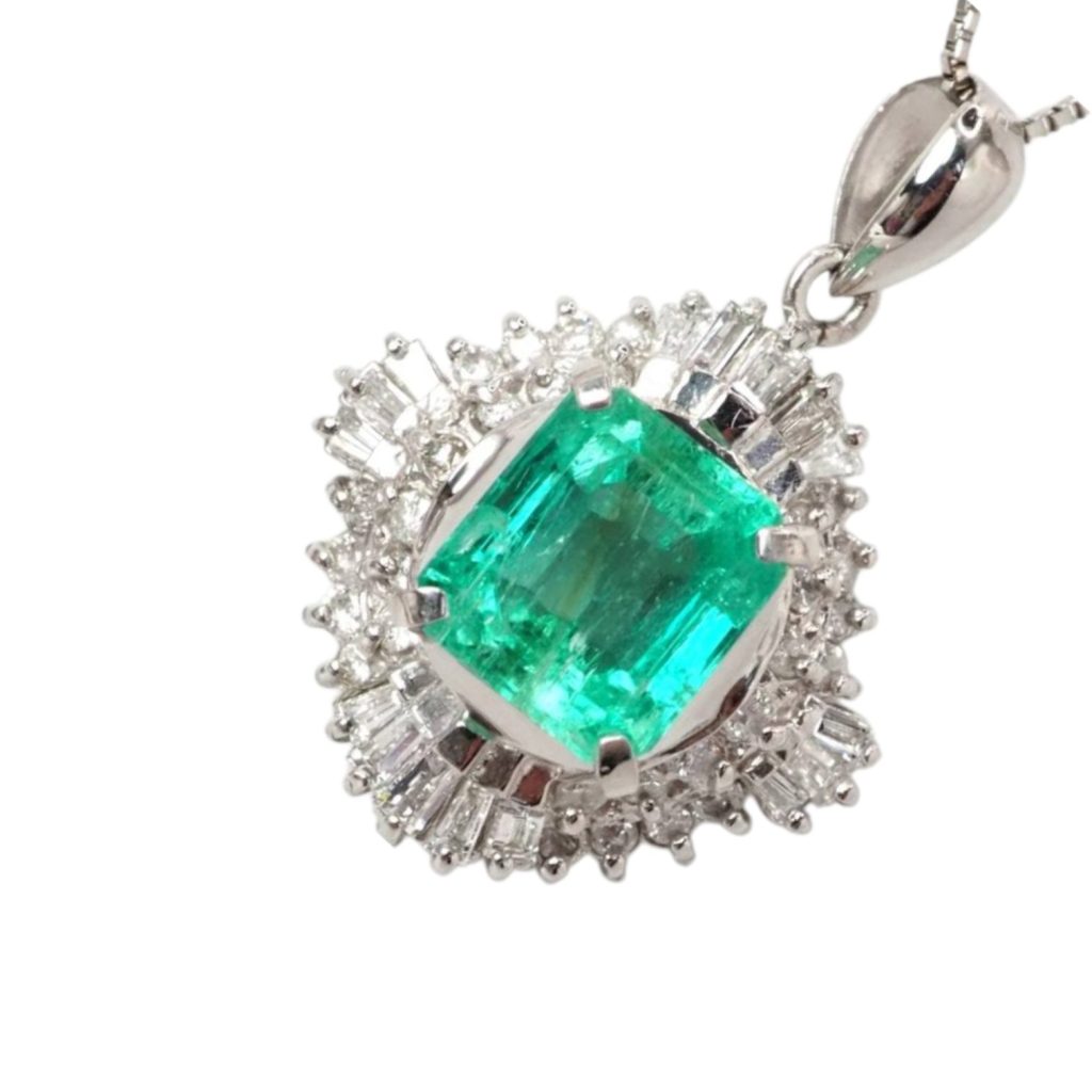 Pt900(プラチナ) エメラルド1.26ct メレ0.87ct ネックレス