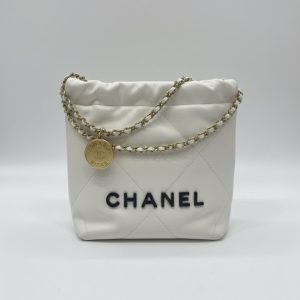 CHANEL（シャネル）22ミニ シャイニーカーフスキン ホワイト ゴールド金具