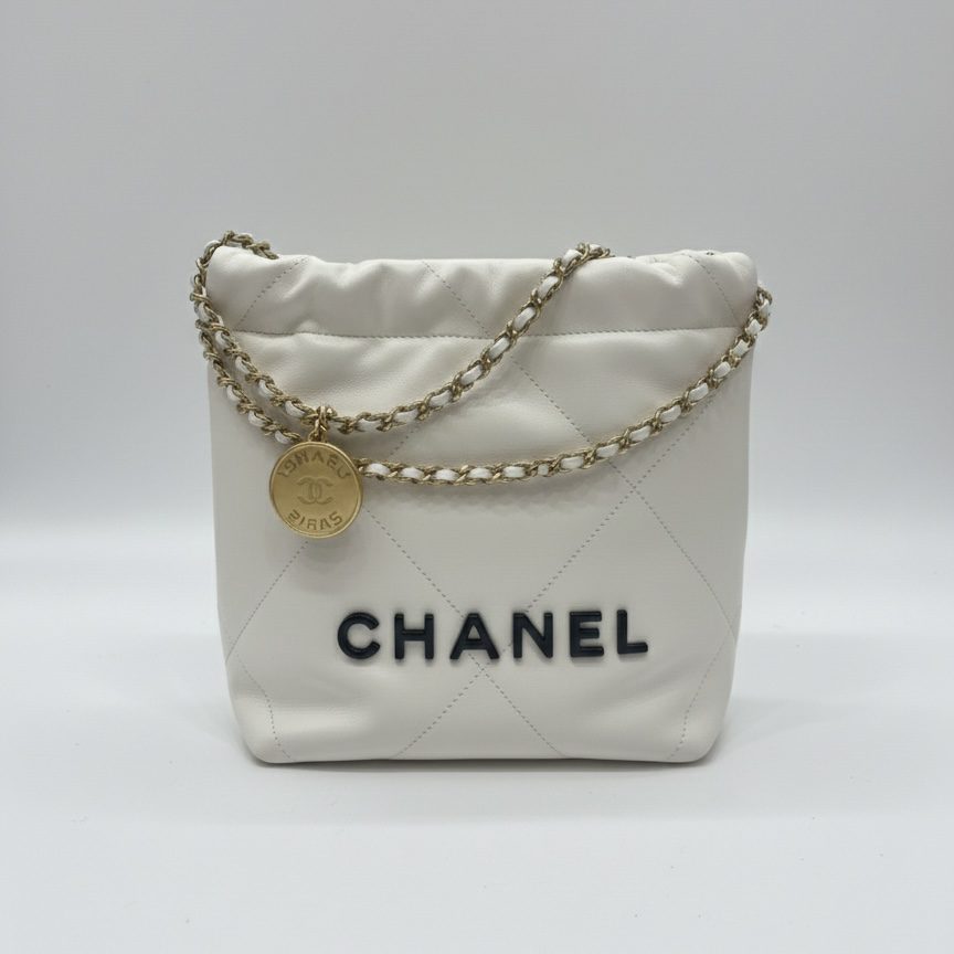 CHANEL（シャネル）22ミニ シャイニーカーフスキン ホワイト ゴールド金具