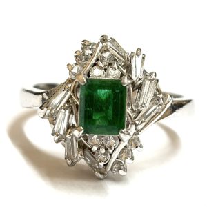 Pt900(プラチナ) エメラルド メレダイヤ付きリング ジュエリー